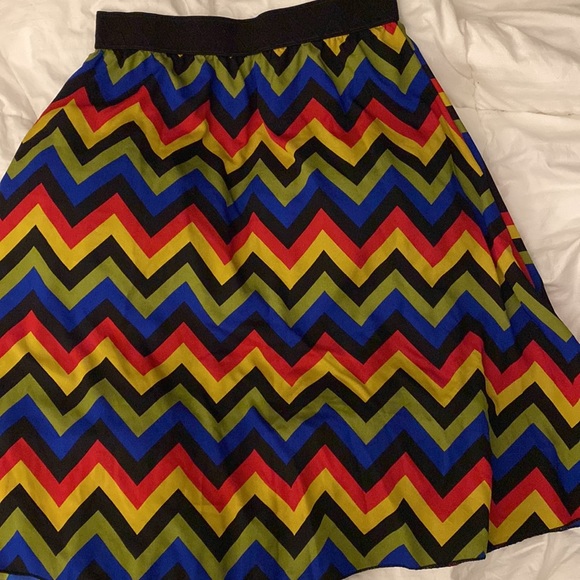 LuLaRoe Skirt. A-Line Multicolor Chevron Print - Picture 3 of 3